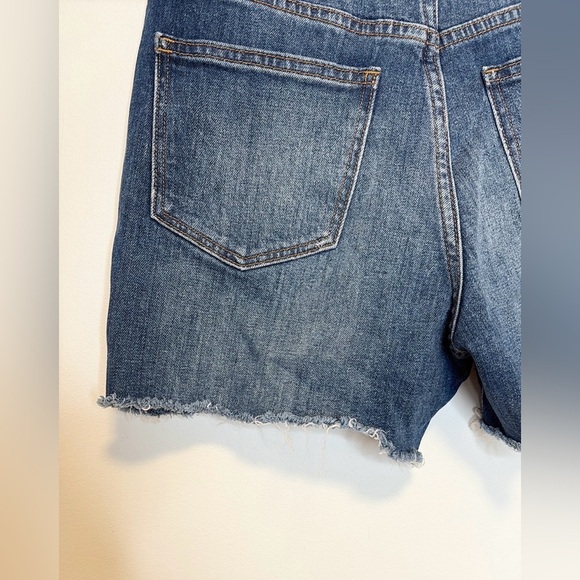 Madewell High-Rise Denim Shorts in
Glenoaks Wash Denim , sz 25 - Picture 6 of 10